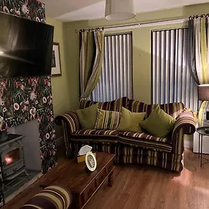 11 Parkmore Street, Ormeau Road, Belfast, Bt7 2gt, 2 Bedroom House Belfast